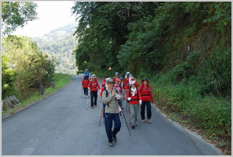 2012-10-07 09-49-48往登山口途中.JPG